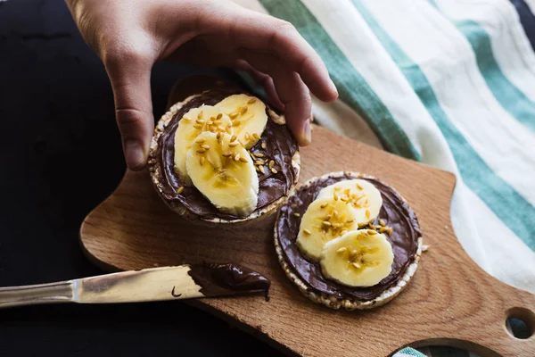 Rice cakes breakfast chocolate banana — Stock Photo, Image