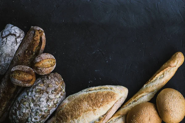 De nombreux pains mélangés et bagels faits à la main — Photo