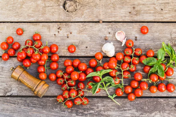 Fresh cherry tomatoes on a wooden table. — Stock Photo, Image