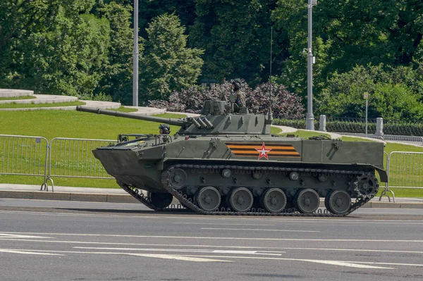 Moskva Ryssland 2020 Segerparad Röda Torget Moskva Stridsfordon Passerar Runt — Stockfoto