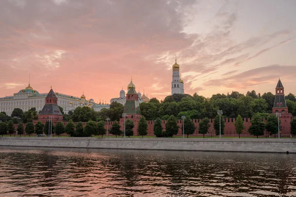 Moscú Kremlin Embankment Río Moscú Atardecer Arquitectura Punto Referencia Rusia — Foto de Stock