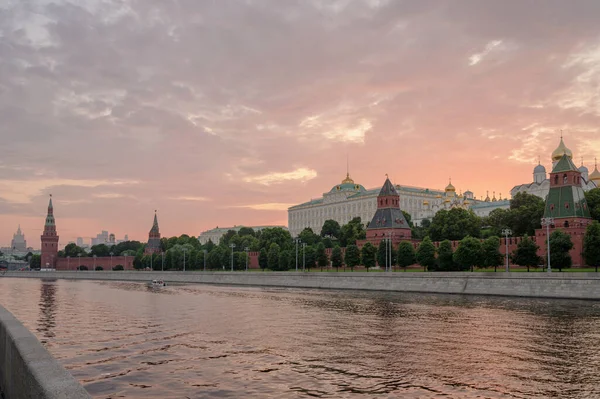 Moscú Kremlin Embankment Río Moscú Atardecer Arquitectura Punto Referencia Rusia — Foto de Stock
