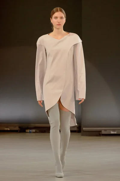 Model Kráčí Ranveji Lávce Semiletova Podzim 2020 Global Talents Digital — Stock fotografie