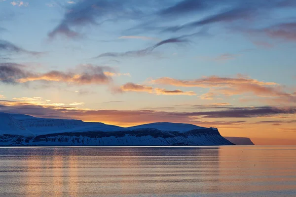 Hermoso Paisaje Marino Islandia Amanecer Invierno Con Hermosas Luces —  Fotos de Stock