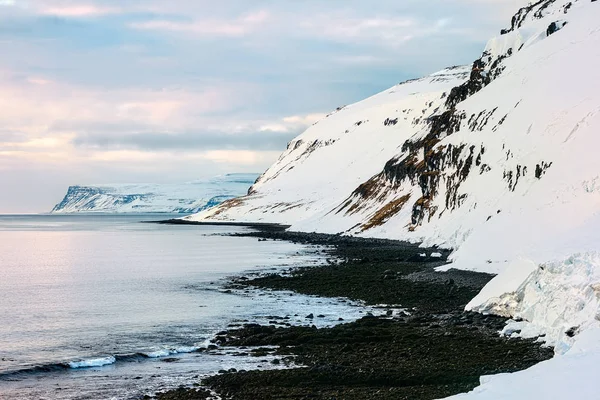 Islandský krajina v zimě. — Stock fotografie