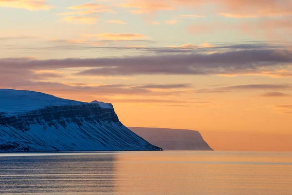 Nádherná Mořská Pláň Islandu Zimní Východ Slunce Krásnými Světly — Stock fotografie
