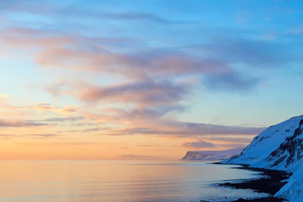 Hermoso Paisaje Marino Islandia Amanecer Invierno Con Hermosas Luces —  Fotos de Stock