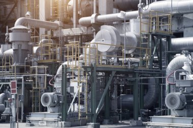 Petrol rafineri tesisi formu Sanayi Bölgesi güneş ışığı ile endüstriyel manzaraya