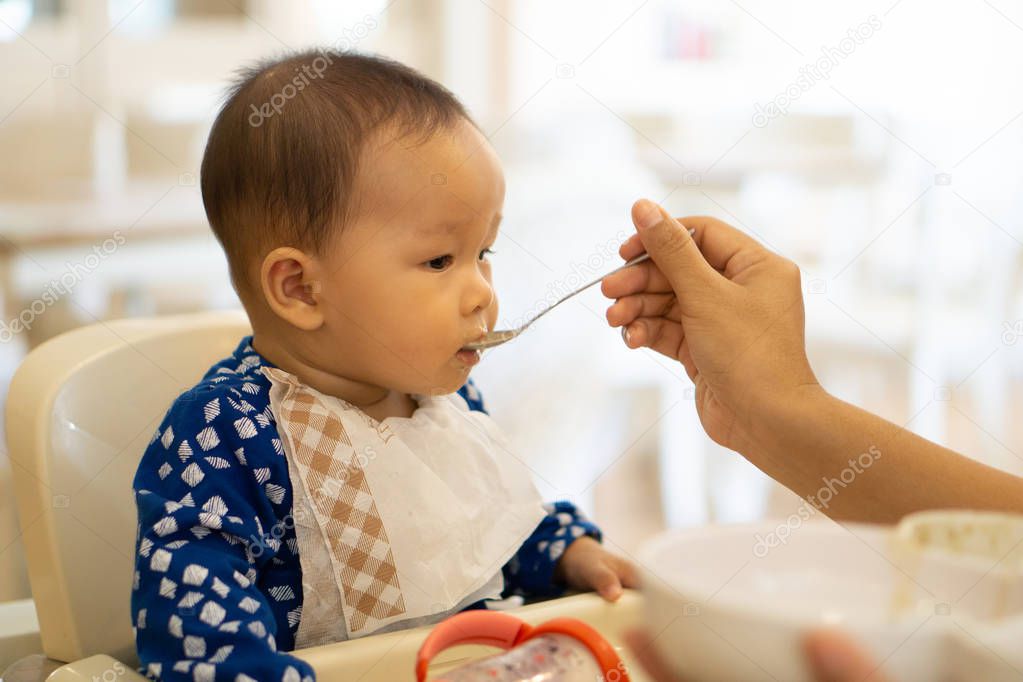 Babies are eating food in 6 month year olds.