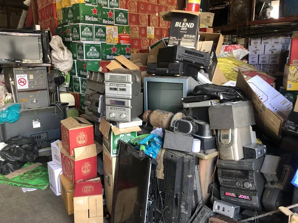 La tienda para comprar residuos de Tailandia puede hacer un montón de dinero para —  Fotos de Stock