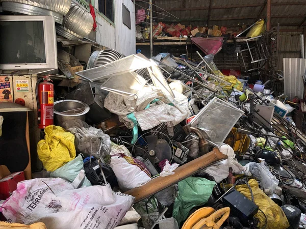 Sklep kupić odpady z Tajlandii może zarobić dużo pieniędzy na — Zdjęcie stockowe