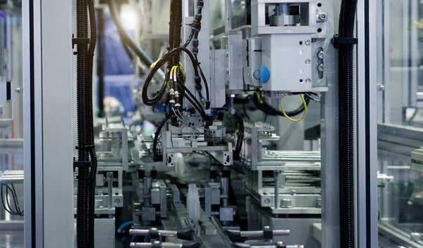 Изображение работающей пластмассовой промышленной машины . — стоковое фото