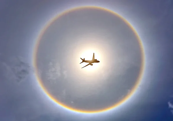 The plane is flying and has rainbow background that exceeds the — Stock Photo, Image