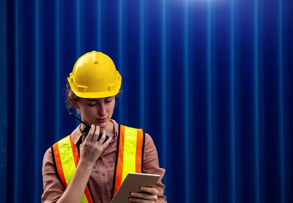 Female Foreman Using Walkie Talkie Computer Tablet Control Work Industrial — Stock Photo, Image