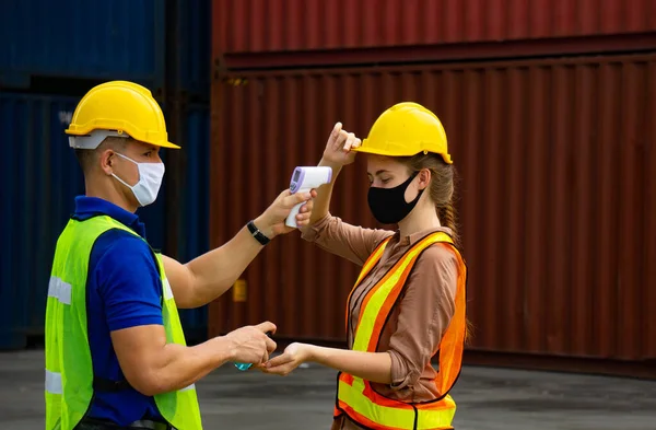 Check Body Temperature Working Warehouse Prevent Spread Covid — Stock Photo, Image