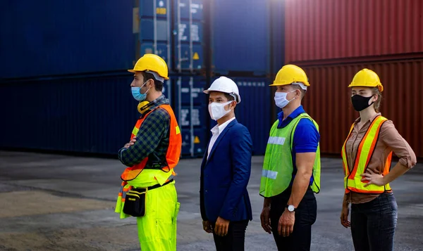 Industrial Workers Engineers Wearing Coronavirus Covid Protective Masks Stand Front — Stock Photo, Image