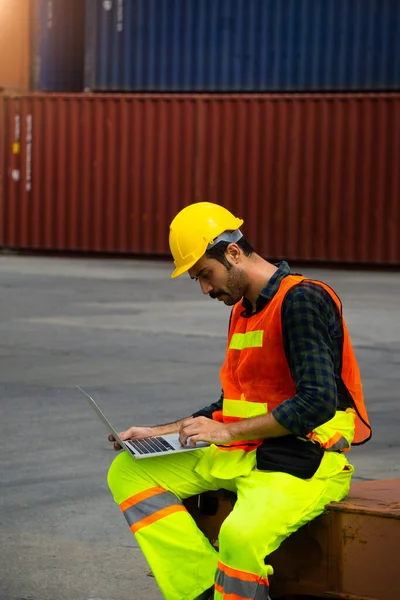Industrial Workers Engineers Using Computer Laptop Control Work Logistics Business — Stock Photo, Image