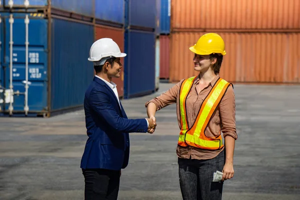 Business Man Industrial Worker Woman Shaking Hands Background Container Box — Stock Photo, Image