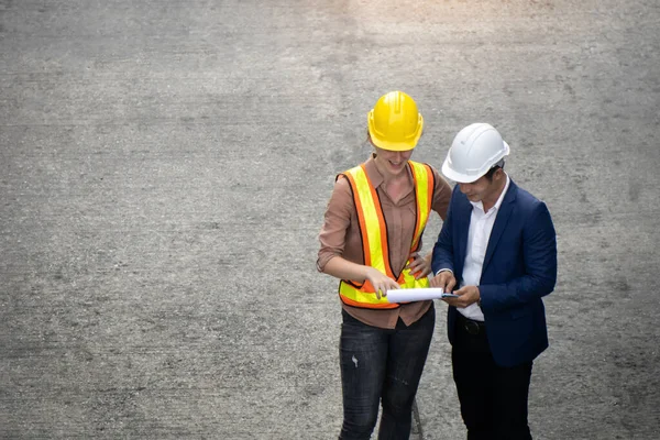 Women Industrial Workers Engineer Discussing Job Planning Logistic Industry — Stock Photo, Image