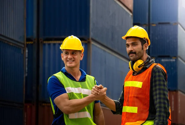 Two Industrial Workers Engineers Join Hands Together Better Work Logistics — Stock Photo, Image