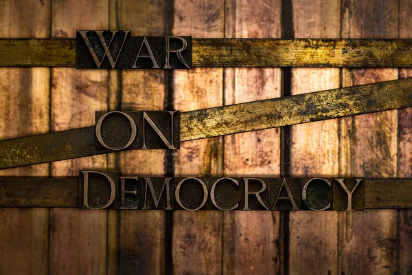 Foto Letras Datilografadas Autênticas Reais Formando War Democracy Texto Sobre — Fotografia de Stock