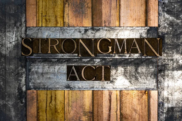 Foto Letras Tipográficas Auténticas Reales Que Forman Texto Strongman Act —  Fotos de Stock