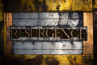 Yeniden canlandırma metni, klasik desenli gümüş grunge bakır ve altın arkaplan üzerine hakiki yazı dizisi harfleriyle oluşturuldu