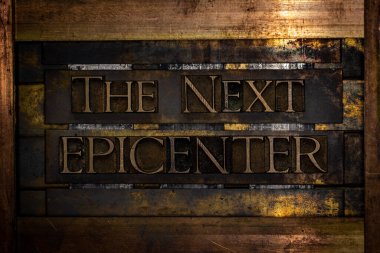 The Next Epicenter metin gerçek otantik yazı dizisi harfleri ile oluşturuldu klasik desenli gümüş grunge bakır ve altın arkaplan