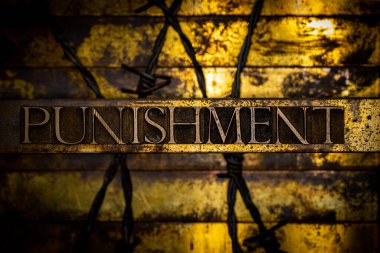 Hakiki otantik yazı dizisi harfleriyle oluşturulan ceza metni klasik desenli gümüş grunge bakır ve altın arkaplan