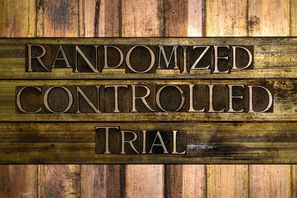 Randomized Controlled Trial Texto Formado Com Letras Tipográficas Autênticas Reais — Fotografia de Stock