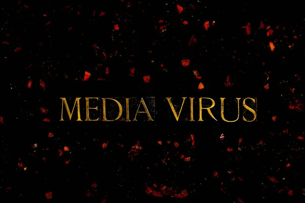 Media Virus Text Neon Bokstäver Svart Bakgrund Med Röda Viruspartiklar — Stockfoto