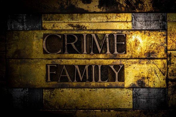 Crime Família Mensagem Texto Sobre Vintage Texturizado Grunge Cobre Ouro — Fotografia de Stock