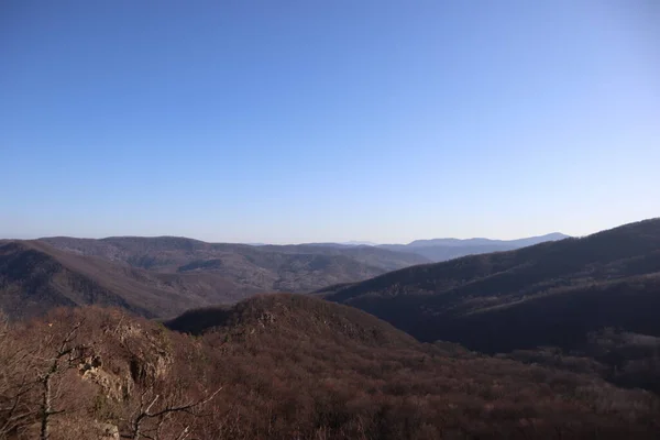 Baharın başlarında muhteşem dağ manzarası