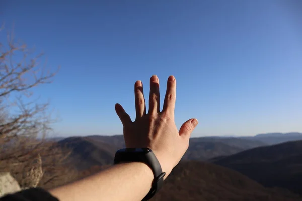 Baharın başlarında muhteşem dağ manzarası