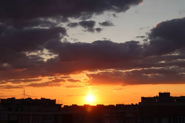 Bu yazın en parlak günbatımlarından biri.