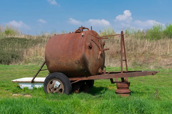 Serbatoio Acqua Potabile Arrugginito Mucche Con Una Vasca Bagno Come — Foto Stock