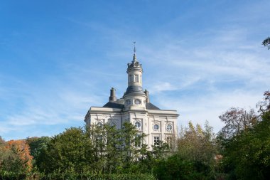 Beveren, Belçika 26 Ekim 2019, Front Castle Hof ter Saksen, bitişik parktan çekilmiş bir fotoğraf.