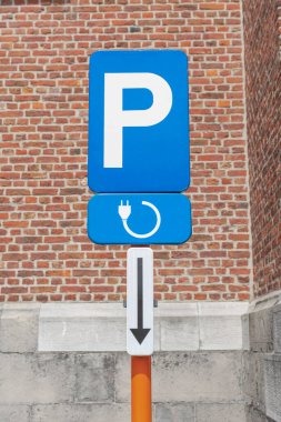 Park yeri ve park kurulu elektrikli araba şarj yeri