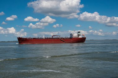 Terneuzen, Hollanda 12 Temmuz 2020, Terneuzen 'deki Scheldt üzerinde Petrol Ürünleri Tanker SLOMAN