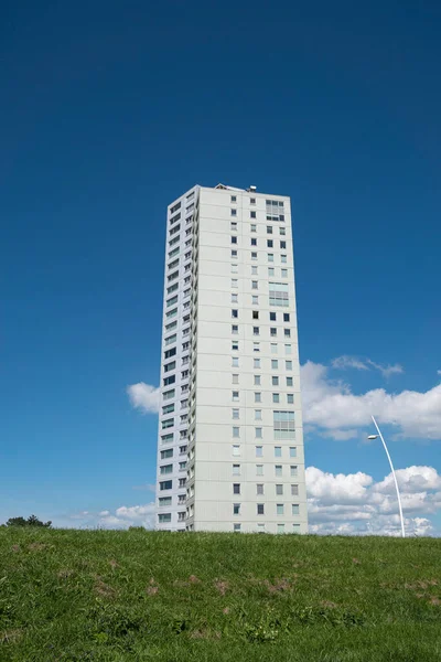 Terneuzen Países Bajos Julio 2020 Gran Edificio Apartamentos Blancos Una — Foto de Stock
