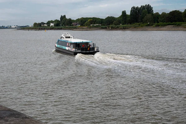 Antwerpen Belgien Juli 2020 Vattenerbus Avgår Från Den Högra Stranden — Stockfoto