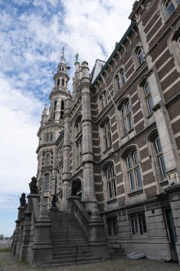 Antwerp, Belçika, 19 Temmuz 2020 Loodswezen binasının merdivenleri.