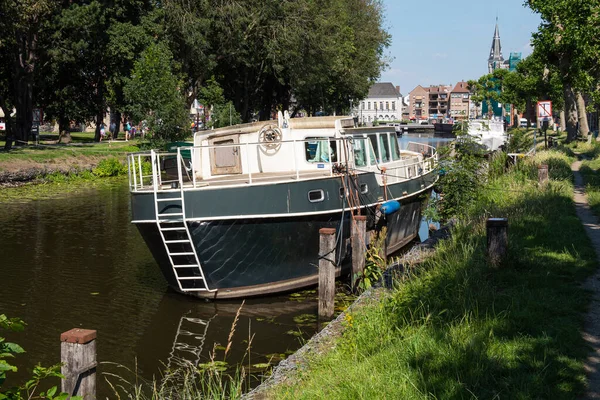 Lokeren België Juli 2020 Weer Verlaten Boot Afgemeerd Aan Rivier — Stockfoto