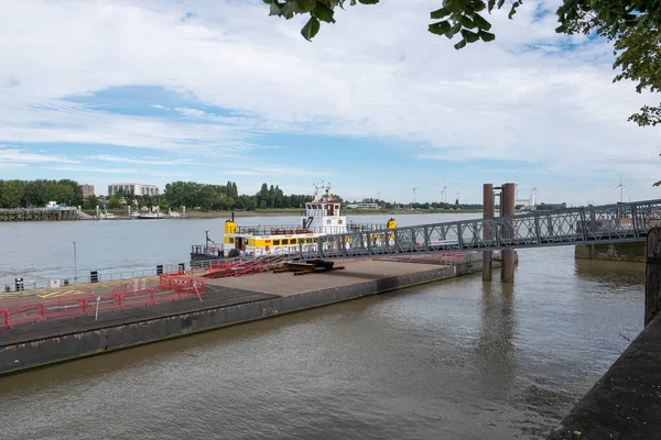 Amberes Bélgica Julio 2020 Amarradero Con Servicio Ferry Entre Orilla — Foto de Stock