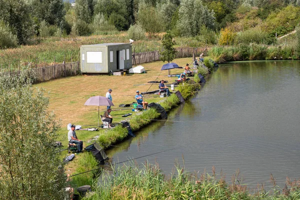 Kruibeke Bélgica Agosto 2020 Gente Está Pescando Uno Lado Del — Foto de Stock