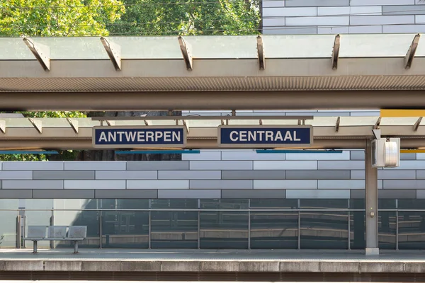 Señales Que Muestran Que Llegaste Tren Estación Central Amberes Bélgica — Foto de Stock