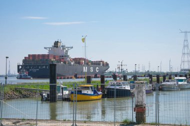 Doel, Belçika, 18 Mayıs 2020, MSC MADELEINE gemisi 2006 yılında yapılmış ve Panama bayrağı altında denize açılan bir konteyner gemisidir.