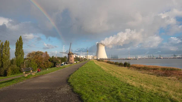 Doel België Oktober 2020 Horizontale Landschapsfoto Met Kerncentrale Regenboog — Stockfoto