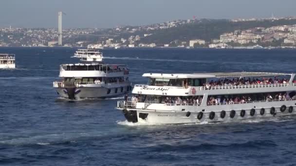 Estambul Turquía 2018 Barco Llega Puerto — Vídeo de stock