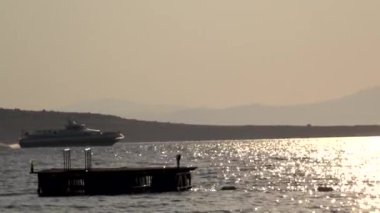Mesafe Akdeniz üzerinde geçen yolcu gemilerine